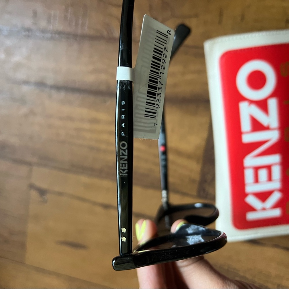 Kenzo black square
Sunglasses brand new with tags case and pouch included - Picture 3 of 6